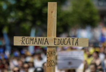 Haos în educație. Sindicatele vorbesc de comasarea a 700 de școli, candidații de la Titularizare se gândesc dacă se mai prezintă
