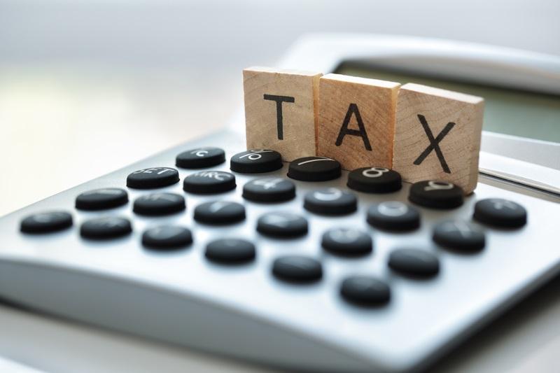 Un reputat consultant economic pune un diagnostic „grav”, după măsurile fiscale anunțate de Bolojan: Pare că statul este decis să taie cu barda