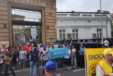 A patra zi de proteste în educație. Sindicaliștii din învățământ cer demisia ministrului David