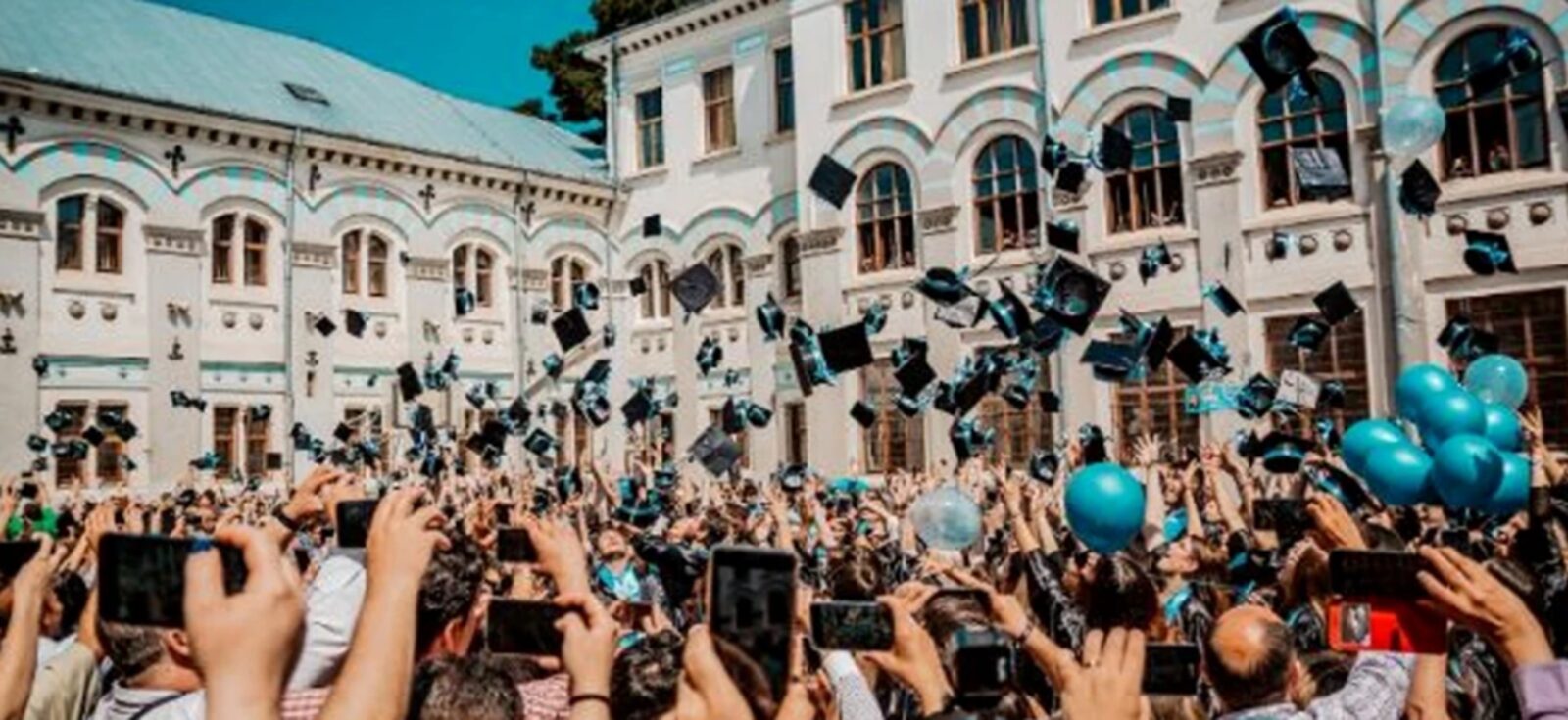 Cum își alungă România tinerii din universități: „Țara are nevoie de oameni care să lucreze cu mâinile, nu cu capul”