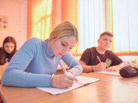 Bacalaureat 2025 – sesiunea de toamnă. Elevii au susținut proba la alegere a profilului. Subiecte și bareme de corectare