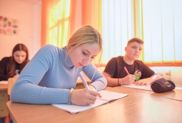 Bacalaureat 2025 – sesiunea de toamnă. Elevii au susținut proba la alegere a profilului. Subiecte și bareme de corectare