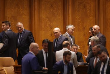Românii, revoltați de haosul fiscal. Experții spun că PSD frânează reformele vitale: „Lumea crede că doar poporul suferă”