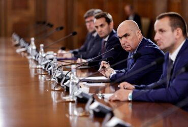 Cât va dura interdicția pensionarilor de a se angaja la stat. „E o criză puternică din punct de vedere financiar”