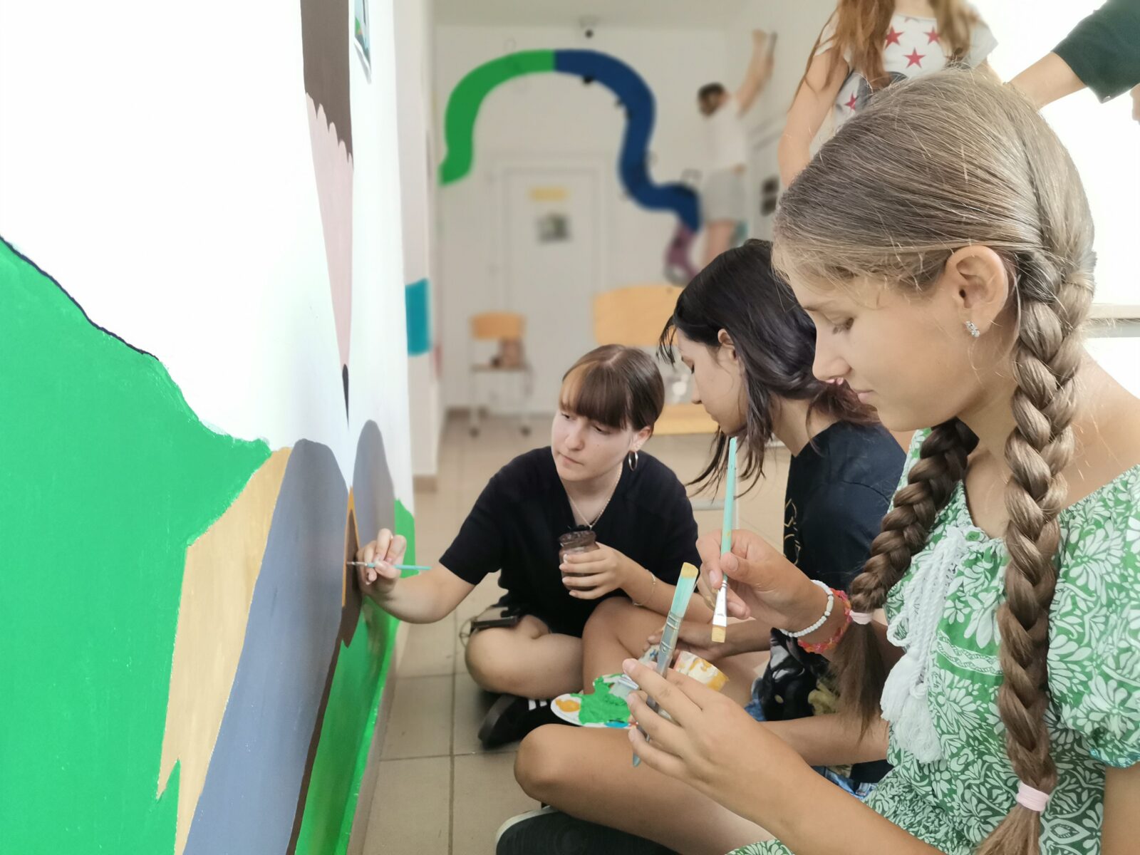 Culori, povești și creativitate. Școala de vară care transformă realitatea în basm