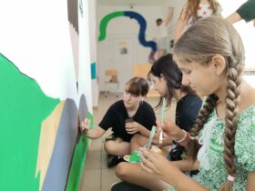 Culori, povești și creativitate. Școala de vară care transformă realitatea în basm