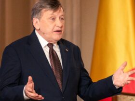 Crin Antonescu, un nou atac dur la adresa președintelui: „România nu are președinte. Cu Nicușor Dan am eșuat în caricatură“