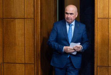 Ilie Bolojan le-a făcut un cadou special miniștrilor, înainte de Crăciun. A oferit cozonaci speciali produși la Oradea