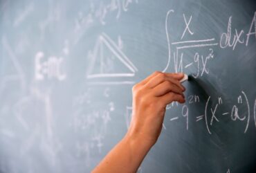 România în criză de profesori: „Titularizarea este ingredientul otrăvitor”. Ce schimbare ar putea aduce reforma lui Daniel David