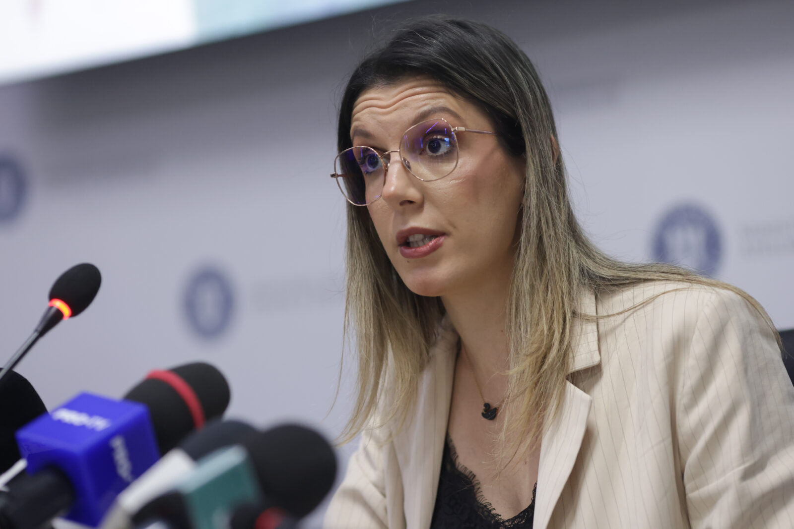 Ministra Mediului, despre deșeurile aduse în România ca produse second-hand: „Ne otrăvesc pe noi toți. Înseamnă poluare. Înseamnă o scurtare a vieții” Ministra Mediului, despre deșeurile aduse în România ca produse second-hand: „Ne otrăvesc pe noi toți. Înseamnă poluare. Înseamnă o scurtare a vieții”