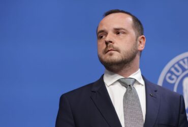 Ministrul Rogobete spune că a acționat bine în cazul anunțurilor pe Facebook despre avionul HiSky: „Asta înseamnă organizare și coordonare din timp, nu improvizație. Asta înseamnă responsabilitate ”