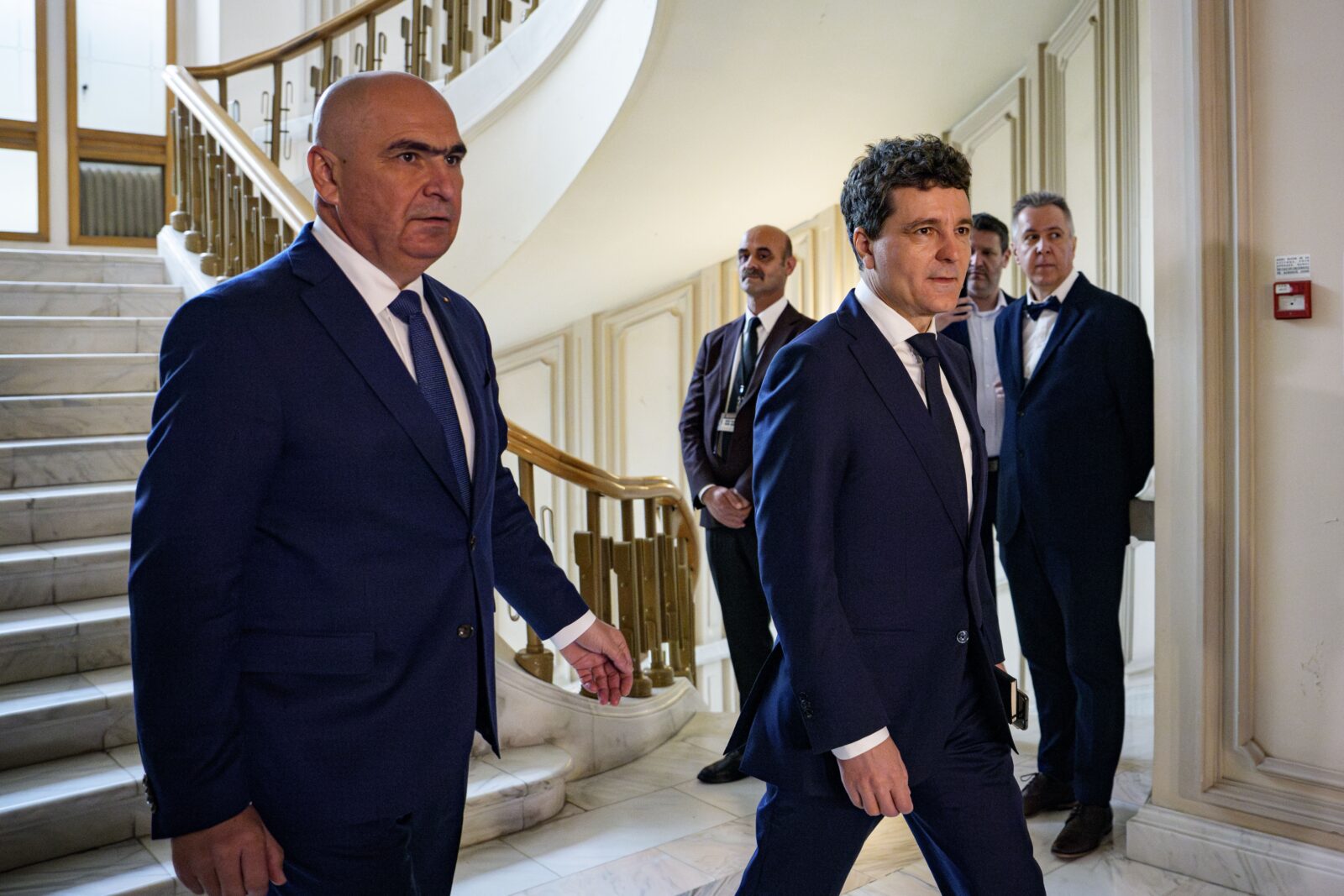 Întâlnire crucială la Cotroceni între Nicușor Dan și liderii coaliției. Ilie Bolojan este hotărât să-și dea demisia din fruntea Guvernului Întâlnire crucială la Cotroceni între Nicușor Dan și liderii coaliției. Ilie Bolojan este hotărât să-și dea demisia din fruntea Guvernului
