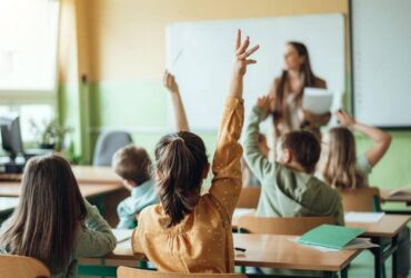 Elevii revin la școală pe 8 ianuarie. Ce vacanțe urmează în anul școlar 2025–2026