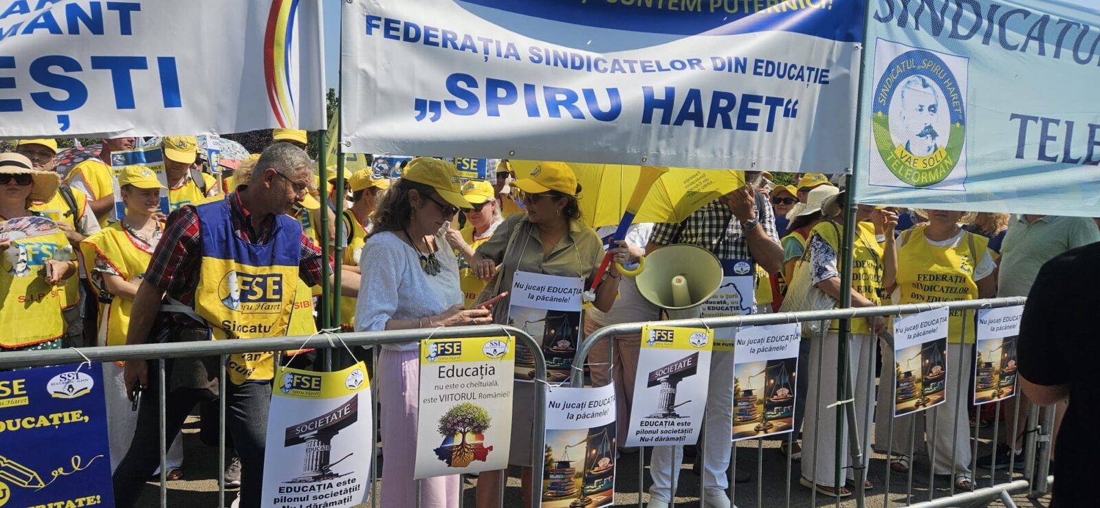 Prima zi de școală începe cu proteste. Sindicatele cer demisia ministrului Educației, părinții se plâng de flori prea scumpe