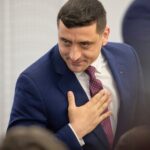 George Simion, reacţie promptă după căderea guvernului în Franţa: „Să sperăm că urmează Macron și guvernul lui din România”