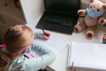 „Ne îndreptăm vertiginos spre prăpastie”. Strigătul unui fost profesor despre colapsul școlii românești