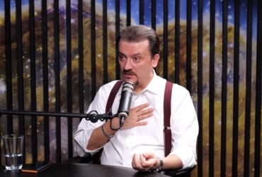 Cum pot fi protejați tinerii de manipularea online. Explicațiile lui Valentin Jucan, vicepreședintele CNA, despre educația media
