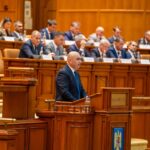 Val uriaș de modificări depuse la legile asumate de Guvern. Cresc impozitele pentru marile averi și scad salariile în instituții autonome