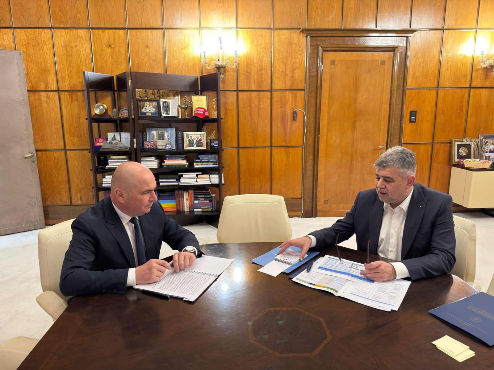 Ce spune Ciolacu despre o eventuală demisie a lui Bolojan, dacă pică la Curtea Constituțională legea pensiilor speciale. „Deciziile CCR-ului nu se comentează”