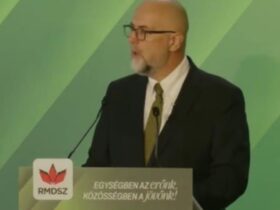 Kelemen Hunor despre plecarea lui Grindeanu în timpul intonării imnului Ținutului Secuiesc: „Poate nu știa versurile” Kelemen Hunor despre plecarea lui Grindeanu în timpul intonării imnului Ținutului Secuiesc: „Poate nu știa versurile”