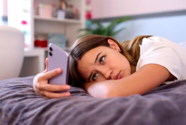 „Închisoarea” pe care adolescenții o acceptă fără împotrivire. Psiholog: „Vă recomand să verificați zilnic acest lucru”