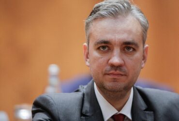 Ședință cu scandal la Parlament: „Cum se face că numai dumneavoastră angajați toate doamnele sexy la ANRE?”