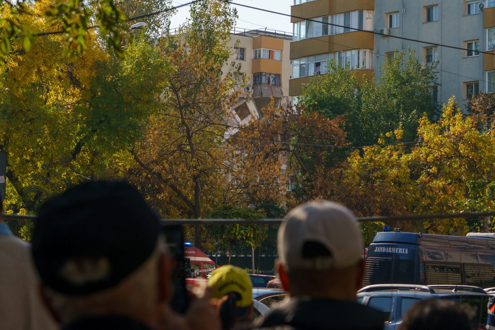 Bucureștenii care vor să-i ajute pe cei afectați de explozia din Rahova pot face donații în trei centre deschise de DGASMB. Care sunt nevoile urgente