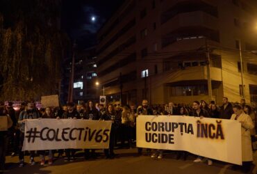FOTO-VIDEO Organizatorul marșului în care s-a cerut dreptate pentru victimele de la Colectiv, amendat de jandarmi pentru „depășirea orei de comemorare” / „N-am cuvinte să descriu” FOTO-VIDEO Organizatorul marșului în care s-a cerut dreptate pentru victimele de la Colectiv, amendat de jandarmi pentru „depășirea orei de comemorare” / „N-am cuvinte să descriu”