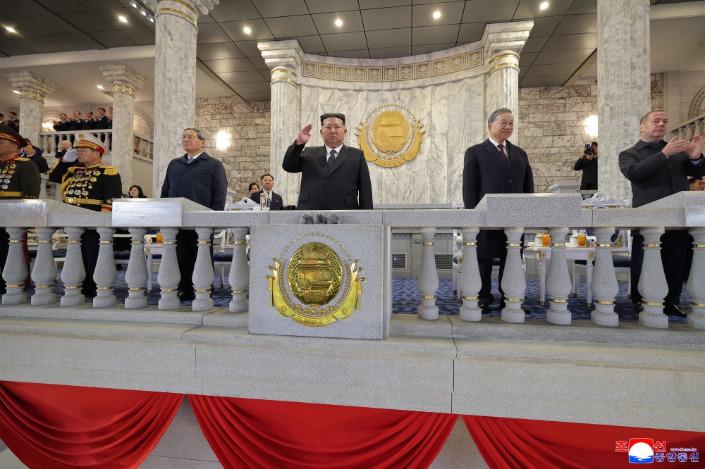 FOTOGALERIE Kim Jong Un a dezvăluit în fața lui Dmitri Medvedev și Li Qiang cea mai puternică armă a Coreei de Nord