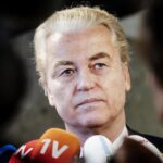Geert Wilders, liderul partidului de extremă dreapta din Olanda care e pe primul loc în sondaje, a anunțat că își suspendă campania electorală. De ce a luat această decizie