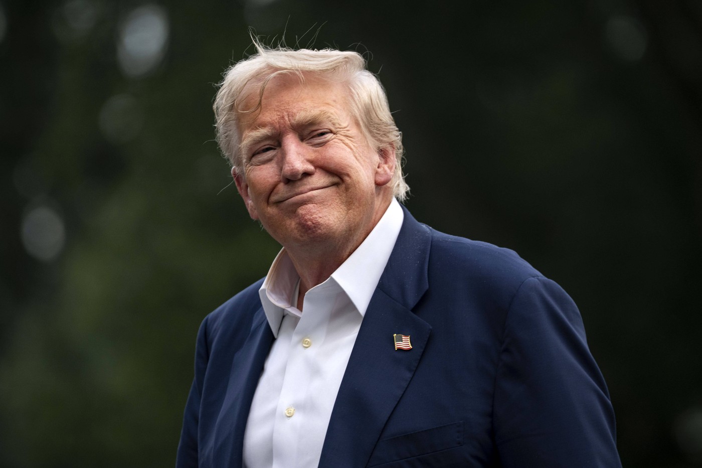 FOTO Cum arată moneda de 1 dolar cu Donald Trump, pe care Trezoreria SUA ia în calcul să o producă