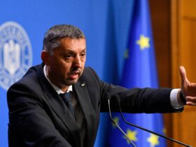 Scandal în educație, după ce ministrul Daniel David a dat vina pe profesori pentru analfabetismul funcțional. Dascălii reacționează dur