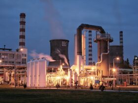 Cele două scenarii pentru viitorul Lukoil în România. Ce spune Bolojan despre naționalizare și posibilitatea scumpirii carburanților
