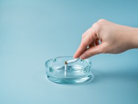 Țigara, prezentă în viața copiilor încă din școala primară. 1 din 4 adolescenți fumează la 14 ani