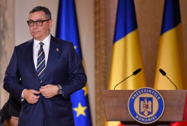 CV-ul unui alt ministru USR, ironizat de Victor Ponta: „A făcut o facultate la București și alta la Târgu Jiu, în același timp”