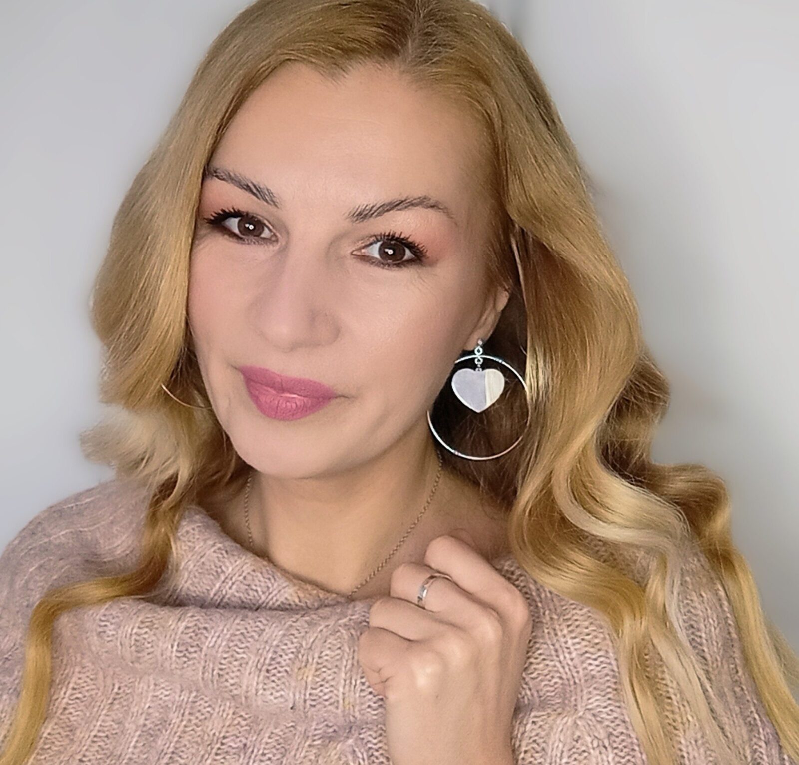 „Am plâns în toaletă, pe ascuns” – Mărturia virală a unei profesoare despre un copil care avea tot, în afară de afecțiune „Am plâns în toaletă, pe ascuns” – Mărturia virală a unei profesoare despre un copil care avea tot, în afară de afecțiune
