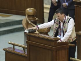 Senator ales pe listele SOS, suspectat că a furat un ruscac din recepția unui hotel Senator ales pe listele SOS, suspectat că a furat un ruscac din recepția unui hotel