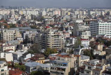 Ce urmează în România pentru prețurile locuințelor în 2026–2027 după ce, la un apartament obișnuit, impozitul va crește cu 70-80%. Raportul unei importante bănci explică ce înseamnă „pivotarea de la estetic la pragmatic” Ce urmează în România pentru prețurile locuințelor în 2026–2027 după ce, la un apartament obișnuit, impozitul va crește cu 70-80%. Raportul unei importante bănci explică ce înseamnă „pivotarea de la estetic la pragmatic”