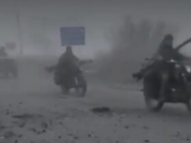VIDEO Forțele ruse au năvălit în stil „Mad Max” în Pokrovsk. Imagini cu scena desprinsă din celebrul film post-apocaliptic
