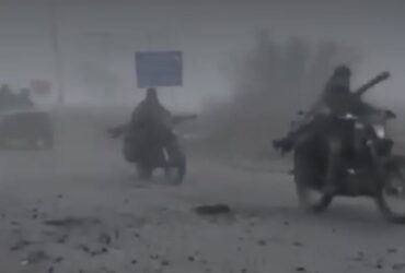 VIDEO Forțele ruse au năvălit în stil „Mad Max” în Pokrovsk. Imagini cu scena desprinsă din celebrul film post-apocaliptic