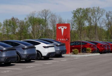 Tesla cere furnizorilor să evite componentele fabricate în China pentru maşinile produse în SUA Tesla cere furnizorilor să evite componentele fabricate în China pentru maşinile produse în SUA