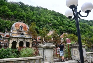 Clădiri istorice și de patrimoniu, inclusiv un cazinou, din Băile Herculane revin în proprietatea statului. Prima sentință în dosarul devalizării stațiunii Clădiri istorice și de patrimoniu, inclusiv un cazinou, din Băile Herculane revin în proprietatea statului. Prima sentință în dosarul devalizării stațiunii