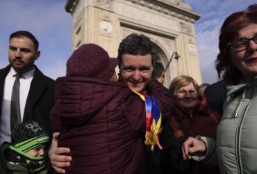 Nicușor Dan, baie de mulțime după paradă. Ce mesaj le-a transmis românilor și ce spune despre șefia MApN