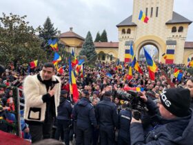 Patriotism sub semnul AUR. Adrian Papahagi: „Cum poți să justifici iubirea de țară lăudând principalii dușmani ai României?” Patriotism sub semnul AUR. Adrian Papahagi: „Cum poți să justifici iubirea de țară lăudând principalii dușmani ai României?”