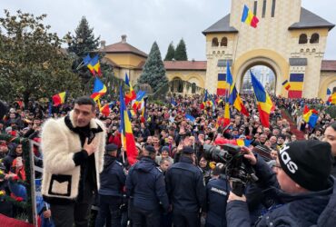 Patriotism sub semnul AUR. Adrian Papahagi: „Cum poți să justifici iubirea de țară lăudând principalii dușmani ai României?”