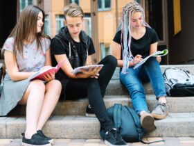 Veşti bune pentru studenţi: vin bani europeni pentru bursele sociale. Câţi tineri vor beneficia de bani şi de când