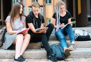 Veşti bune pentru studenţi: vin bani europeni pentru bursele sociale. Câţi tineri vor beneficia de bani şi de când