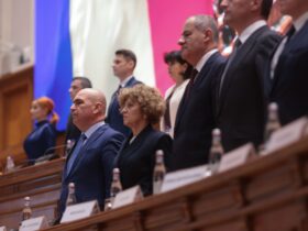 Deciziile Guvernului Bolojan care lovesc politicienii. Mai puțini bani pentru partide și aleși