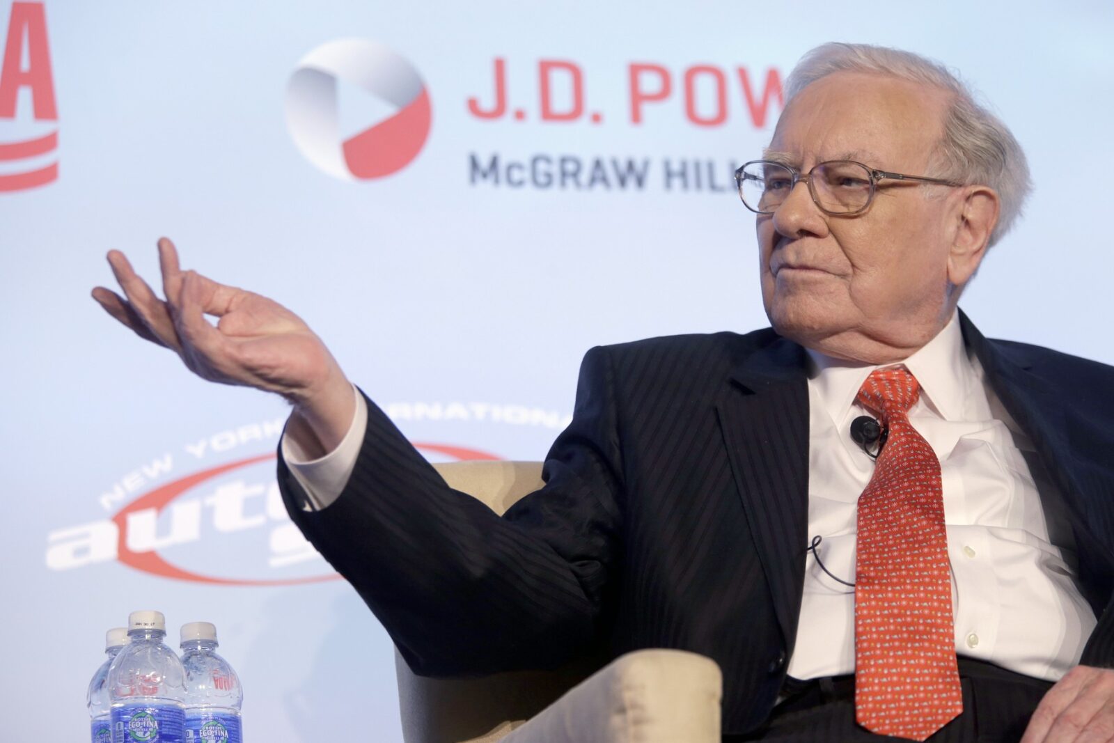 Seism la vârful conducerii Berkshire Hathaway înainte de retragerea lui Warren Buffett. Locotenentul „oracolului din Omaha” pleacă la o altă companie uriașă din SUA