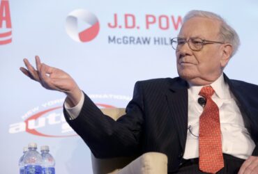 Seism la vârful conducerii Berkshire Hathaway înainte de retragerea lui Warren Buffett. Locotenentul „oracolului din Omaha” pleacă la o altă companie uriașă din SUA Seism la vârful conducerii Berkshire Hathaway înainte de retragerea lui Warren Buffett. Locotenentul „oracolului din Omaha” pleacă la o altă companie uriașă din SUA